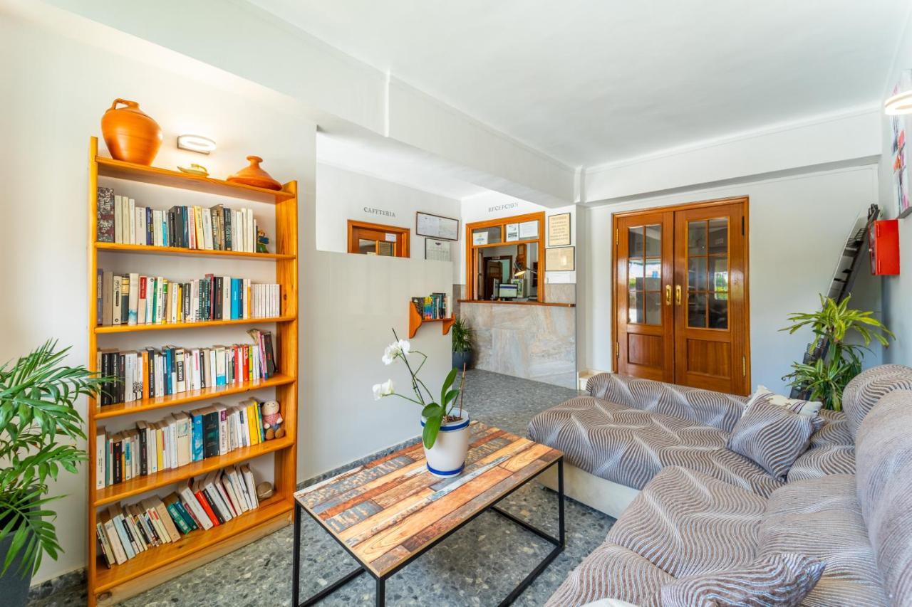 Hostal Miramar Los Canos De Meca Bagian luar foto