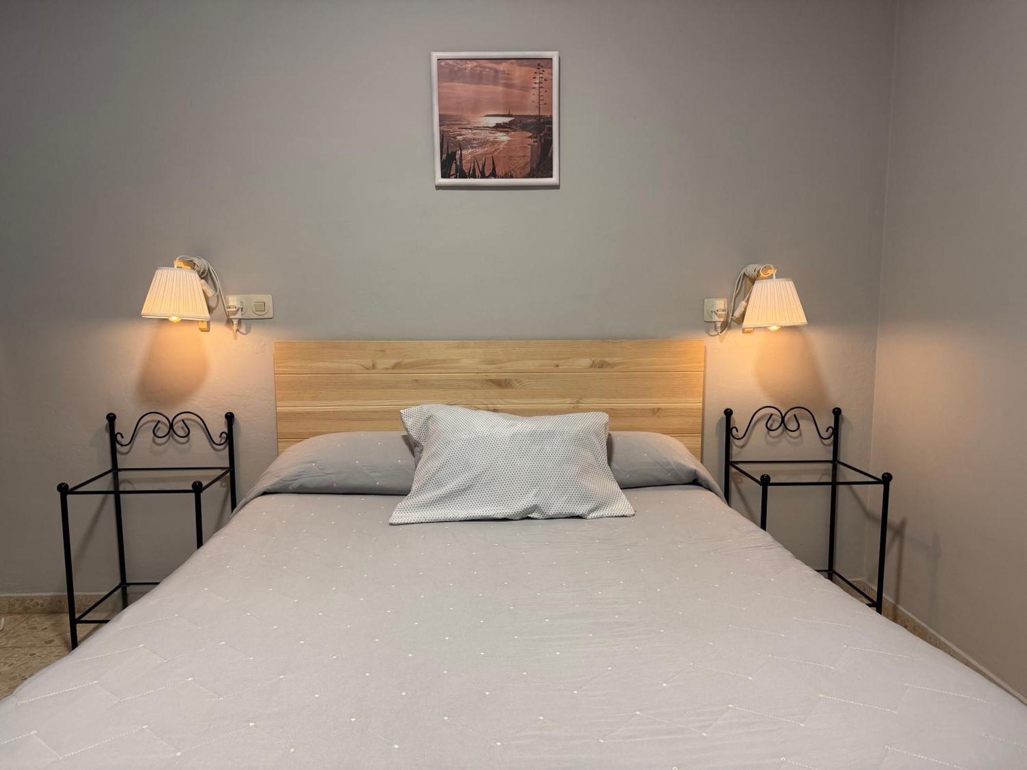 Hostal Miramar Los Canos De Meca Bagian luar foto