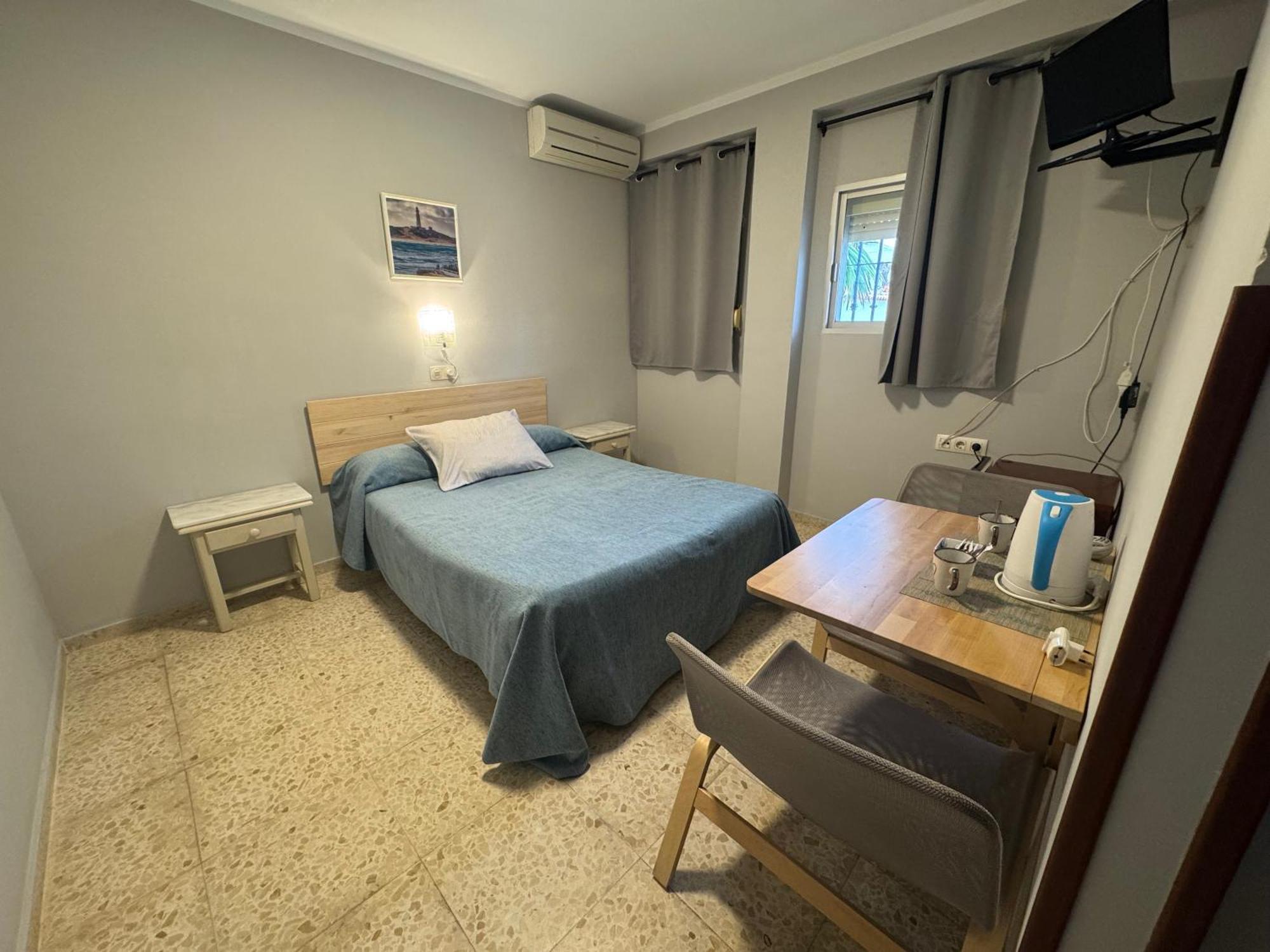 Hostal Miramar Los Canos De Meca Bagian luar foto