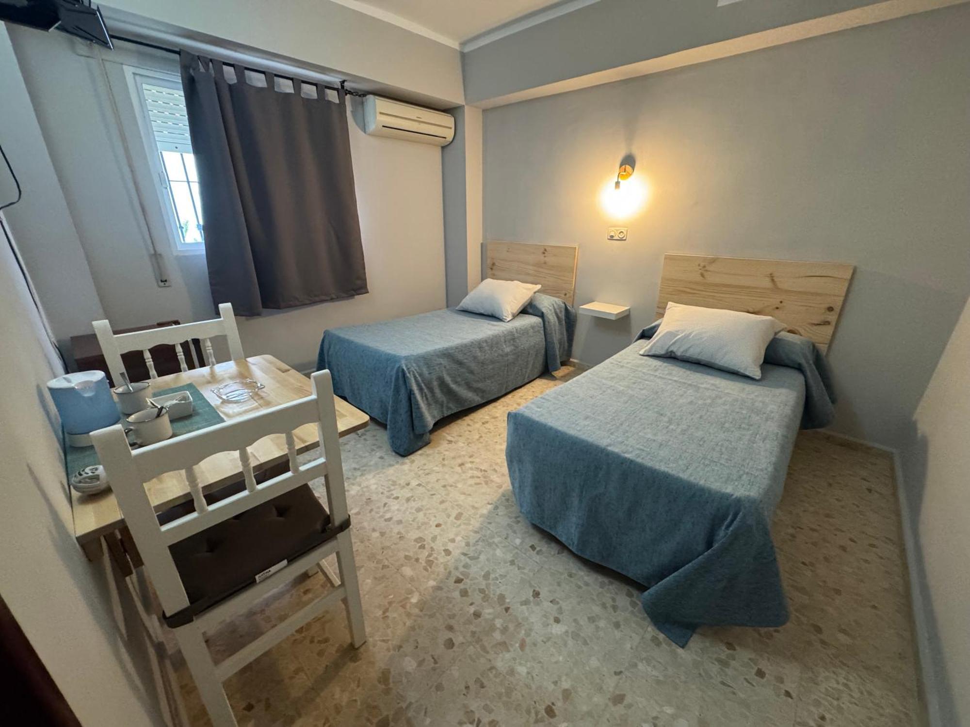 Hostal Miramar Los Canos De Meca Bagian luar foto