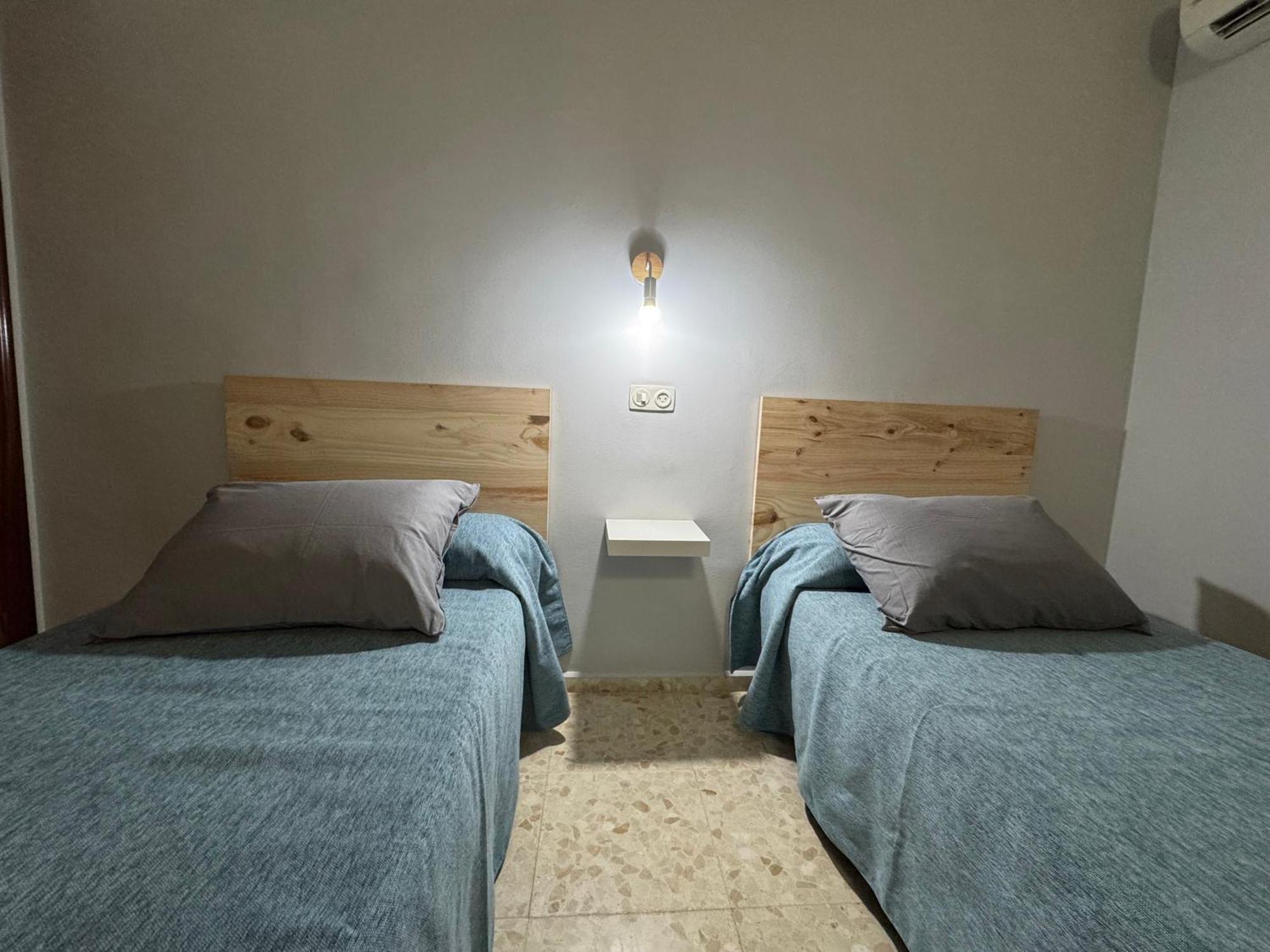 Hostal Miramar Los Canos De Meca Bagian luar foto
